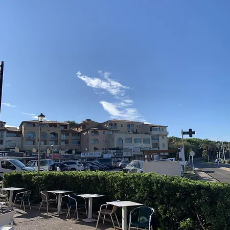 Vue Climatise Piscine De Mai A Octobre Domaine De La Coudouliere
