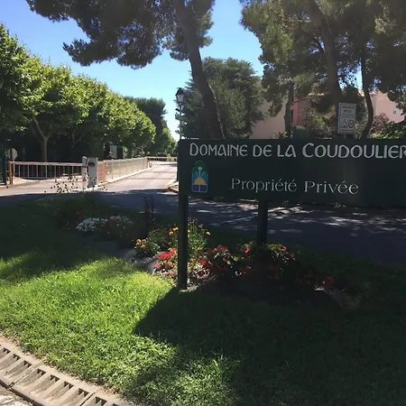 Domaine De La Coudouliere Dont Piscine De Mai à Septembre Six-Fours-les-Plages